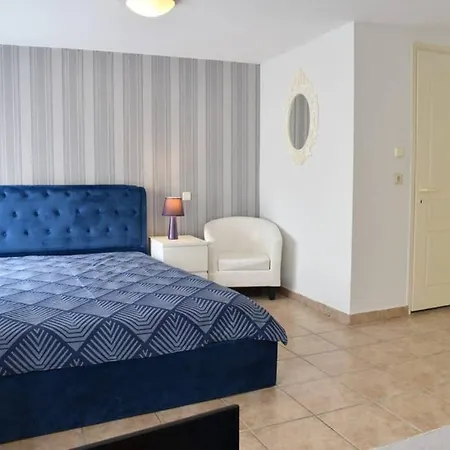 A Modern Bright Studio In The Center Of Kastoria Exterior photo