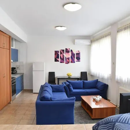 A Modern Bright Studio In The Center Of Kastoria Exterior photo